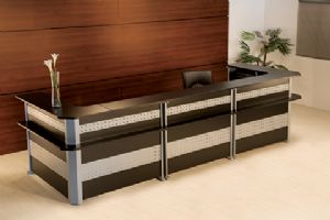 Balco de atendimento em L