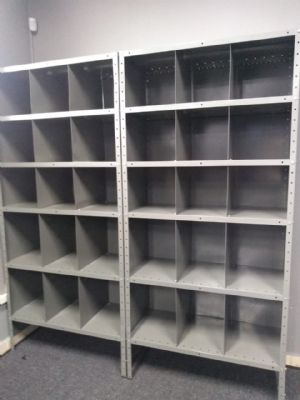 Estante de Ao com divisrias para estoque de roupas